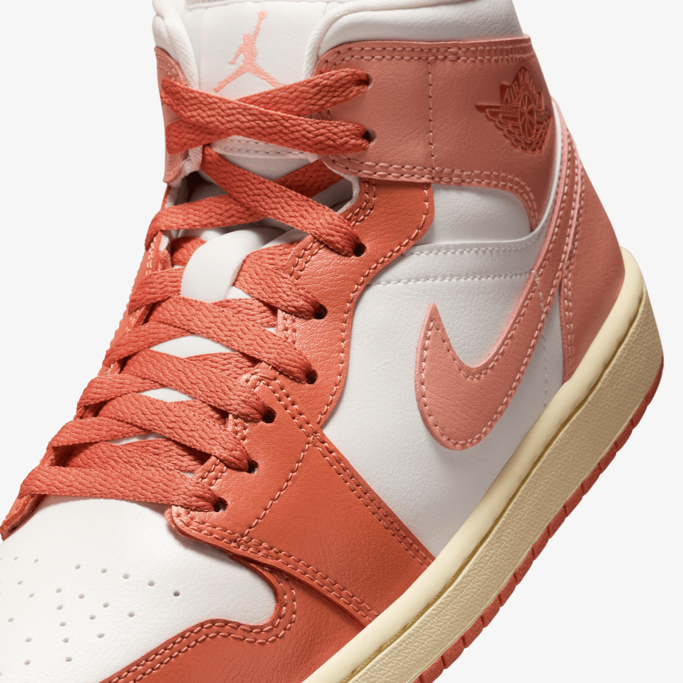 JORDAN | AIR JORDAN 1 MID { SAIL/LT MADDER ROOT-MADDER ROOT-MUSLIN