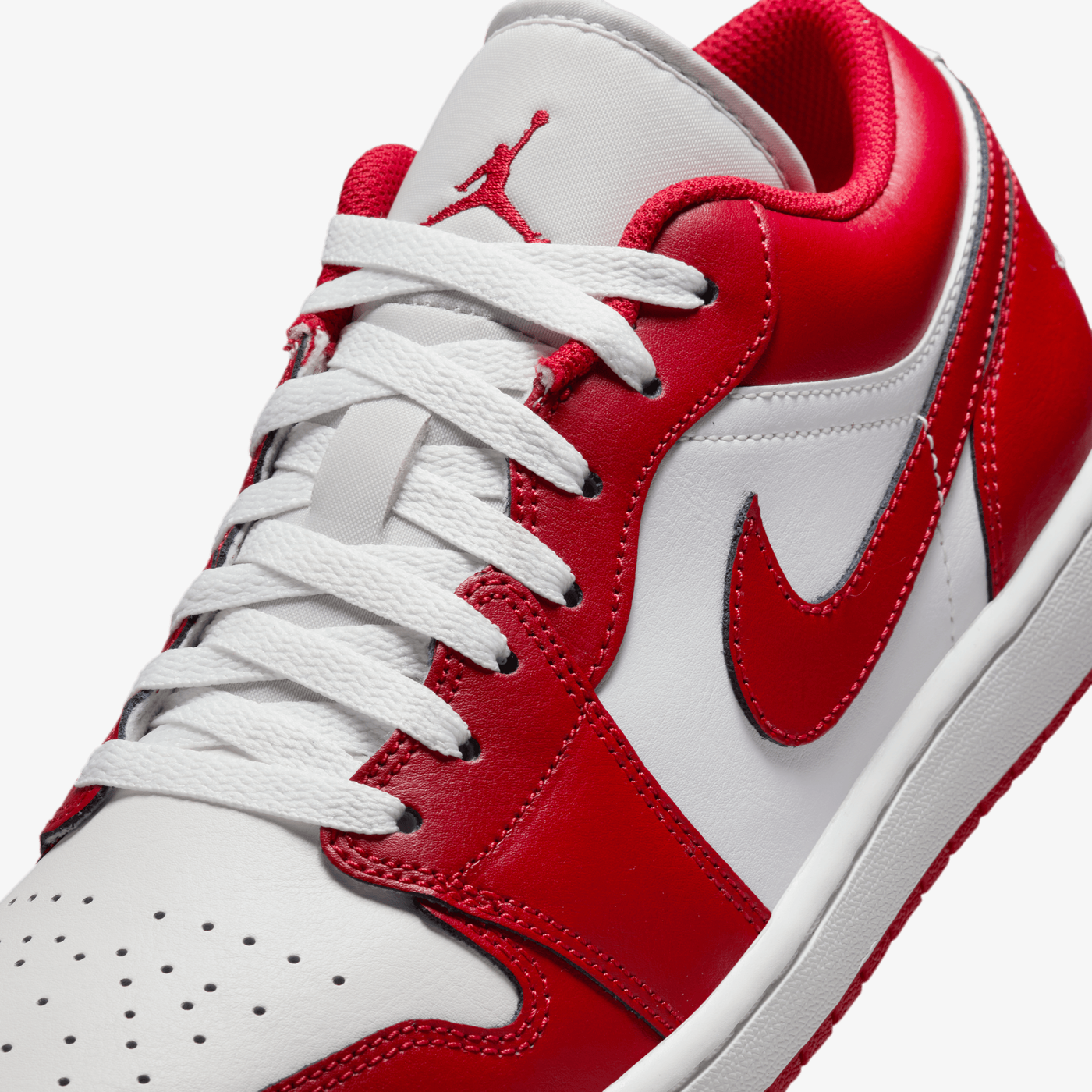 JORDAN | AIR JORDAN 1 LOW { SUMMIT WHITE/VARSITY RED-SUMMIT WHITE
