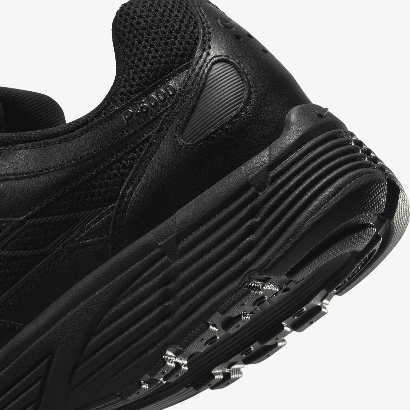 NIKE | P-6000 { BLACK/BLACK