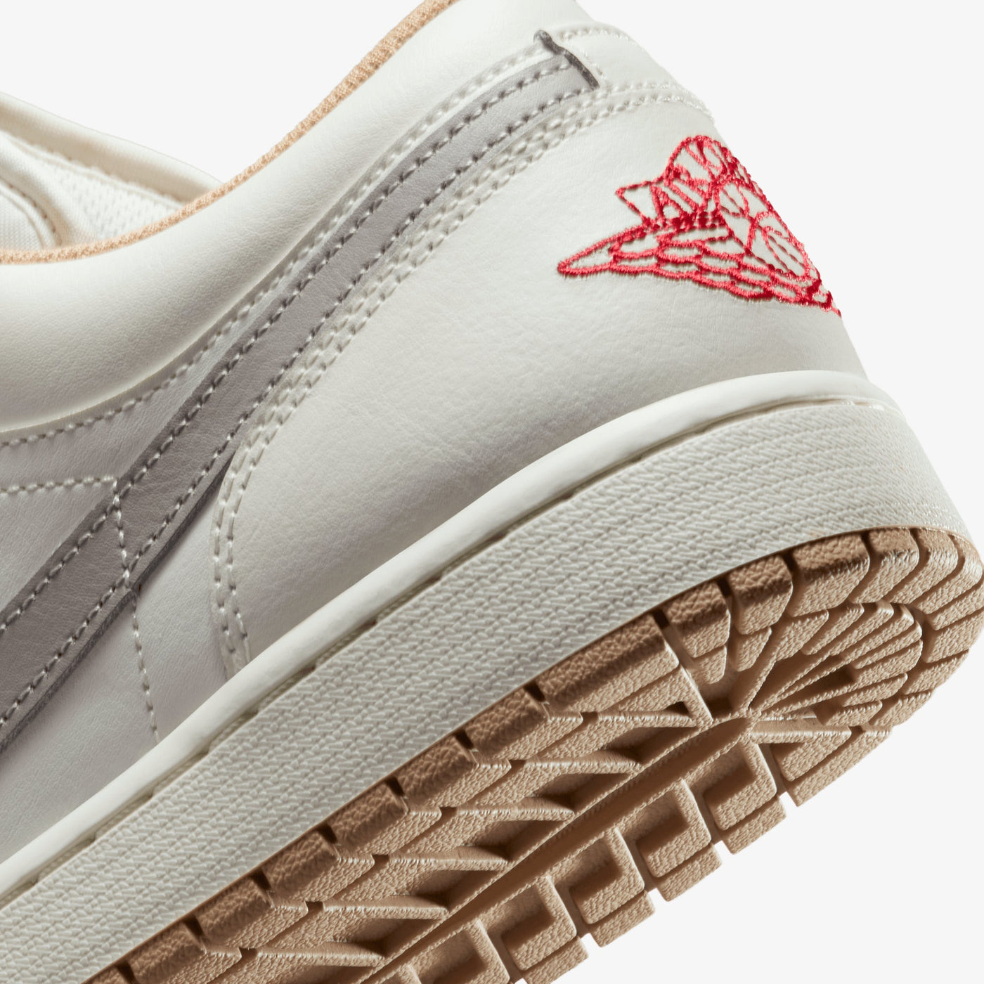 JORDAN | AIR JORDAN 1 LOW { SAIL/FIRE RED-COLLEGE GREY-HEMP