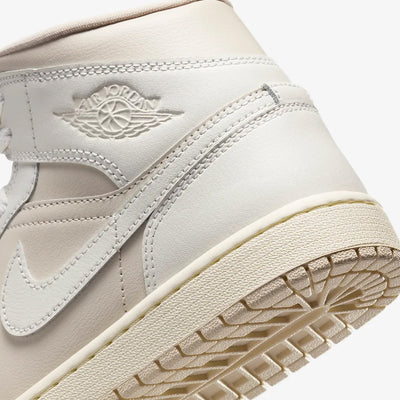 JORDAN | AIR JORDAN 1 MID { LEGEND LT BROWN/SAIL-MUSLIN