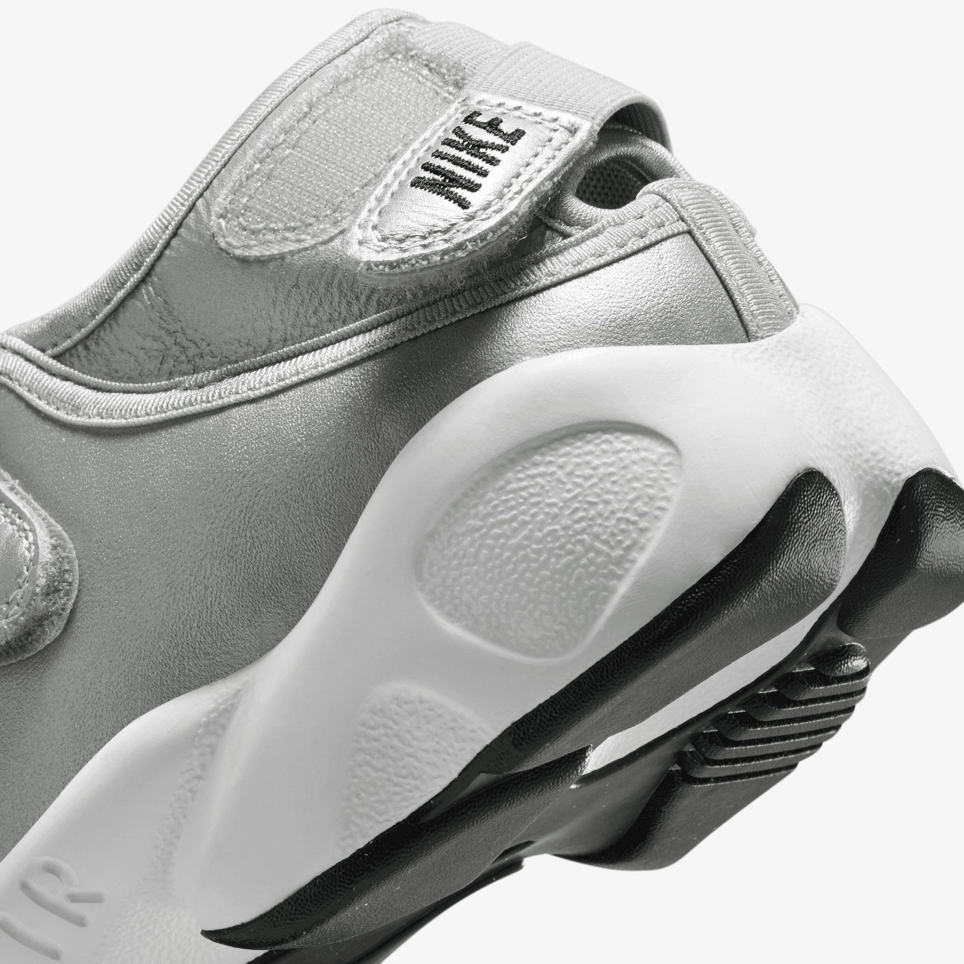 NIKE | AIR RIFT { METALLIC SILVER/SAIL-BLACK