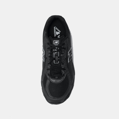 New Balance | 740 { BLACK/BLACK