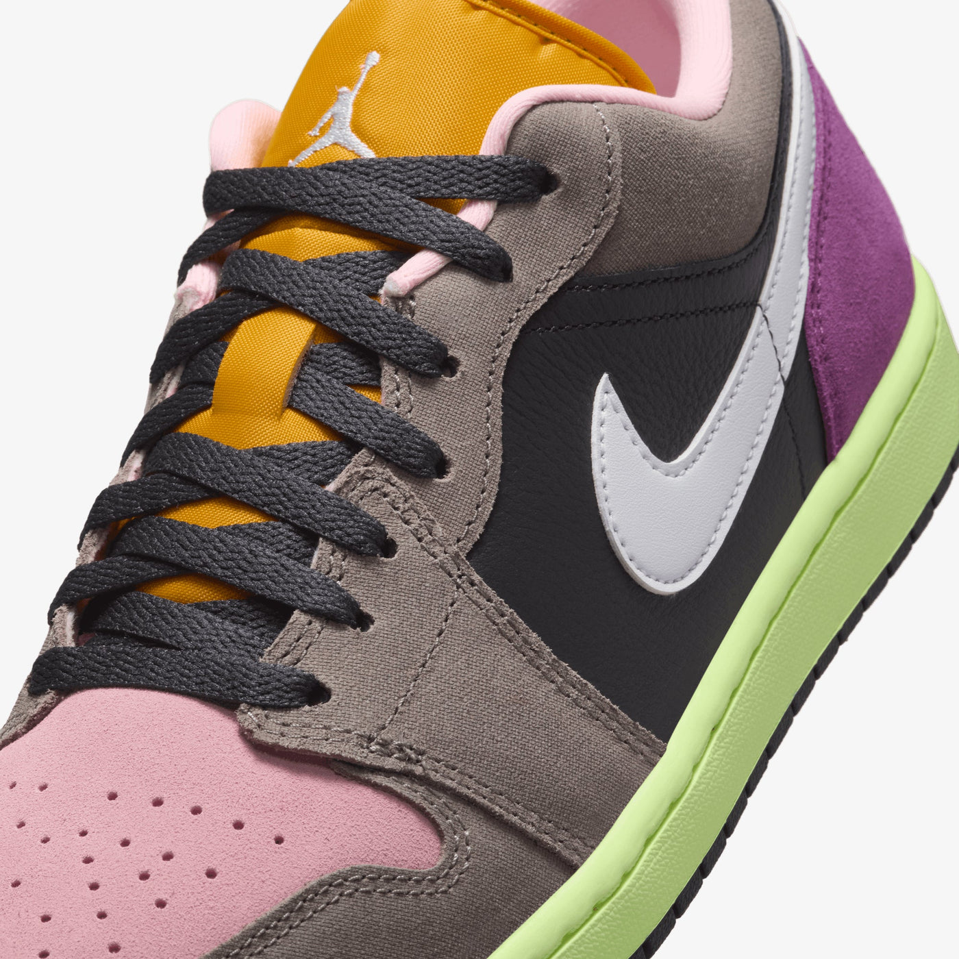 JORDAN | AIR JORDAN 1 LOW SE { OIL GREY/WHITE-CAVE STONE-ARCTIC PUNCH
