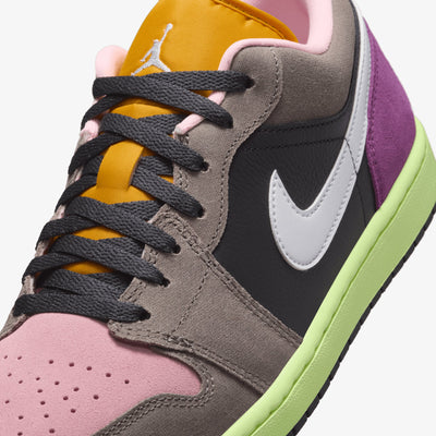 JORDAN | AIR JORDAN 1 LOW SE { OIL GREY/WHITE-CAVE STONE-ARCTIC PUNCH