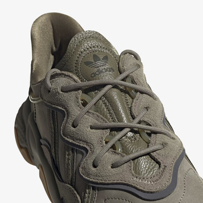 Adidas Originals | OZWEEGO { TRACE CARGO/NIGHT CARGO/ RAW KHAKI