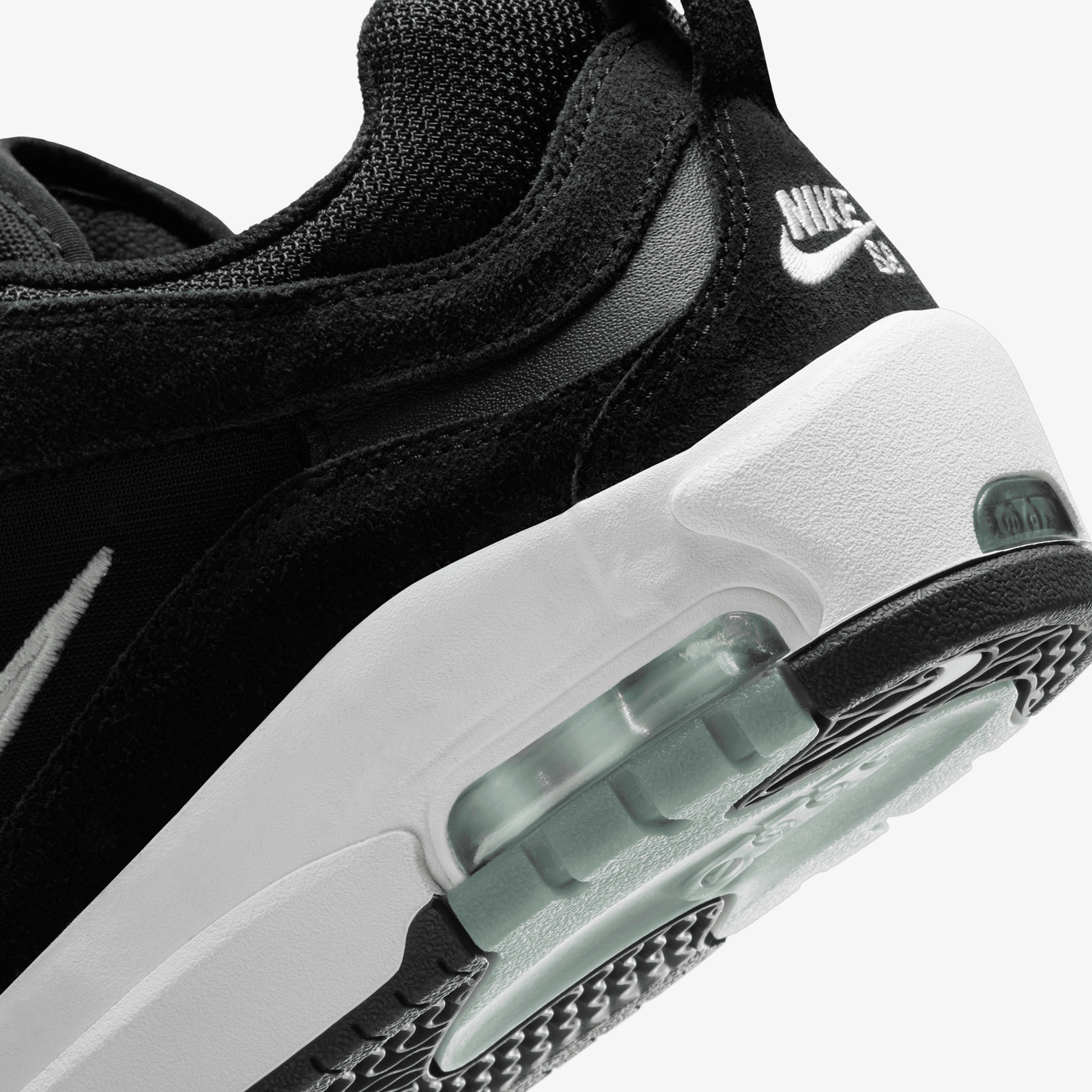 Nike | AIR MAX ISHOD { BLACK/WHITE-BLACK-BLACK