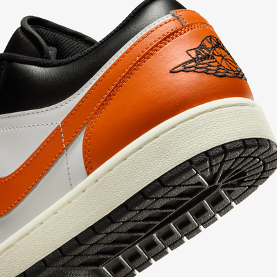 JORDAN | AIR JORDAN 1 LOW { BLACK/STARFISH-WHITE-SAIL