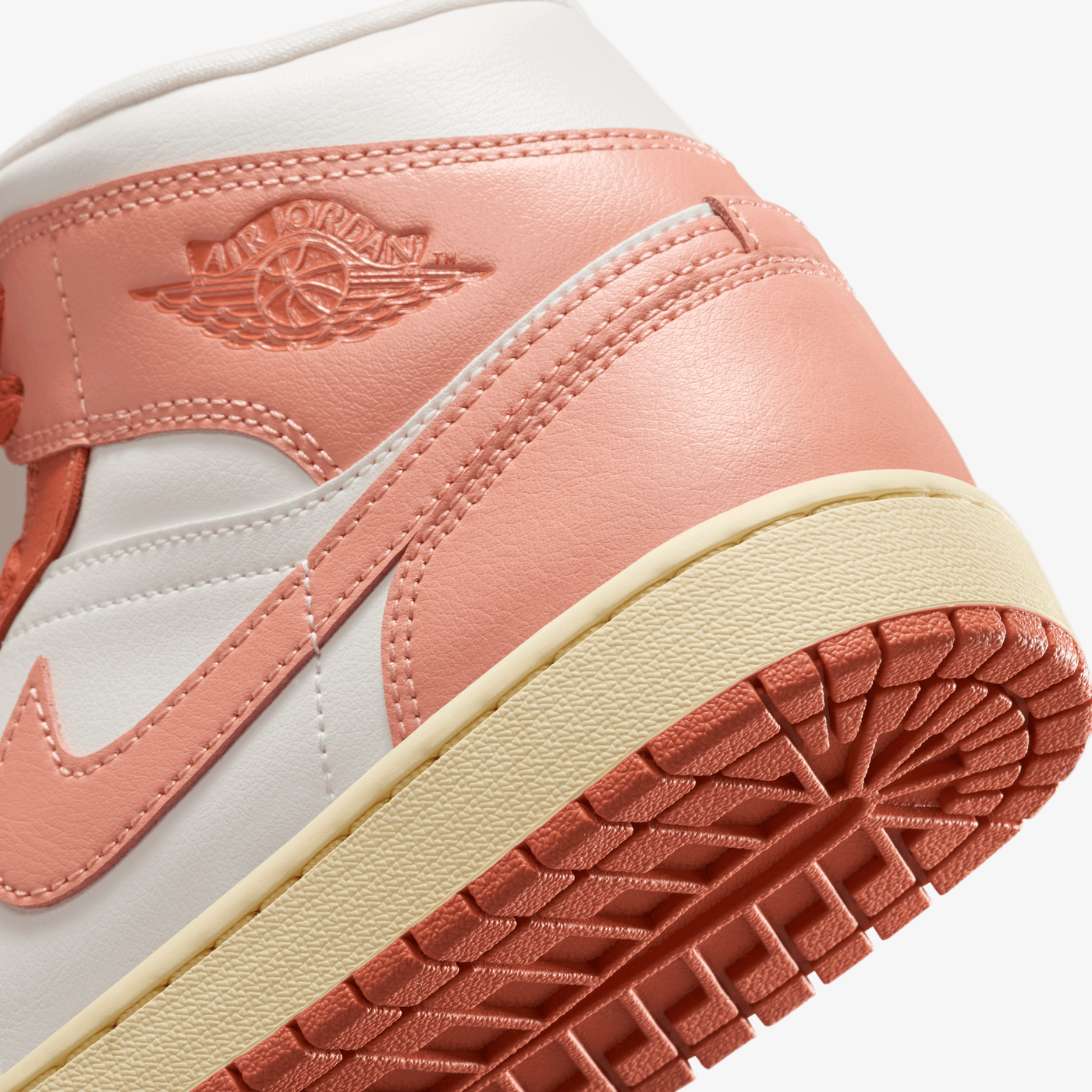 JORDAN | AIR JORDAN 1 MID { SAIL/LT MADDER ROOT-MADDER ROOT-MUSLIN