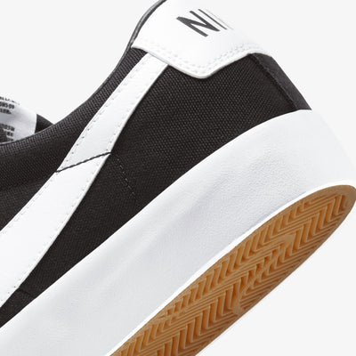Nike | SB ZOOM BLAZER LOW PRO GT { BLACK/WHITE-BLACK-GUM LIGHT BROWN