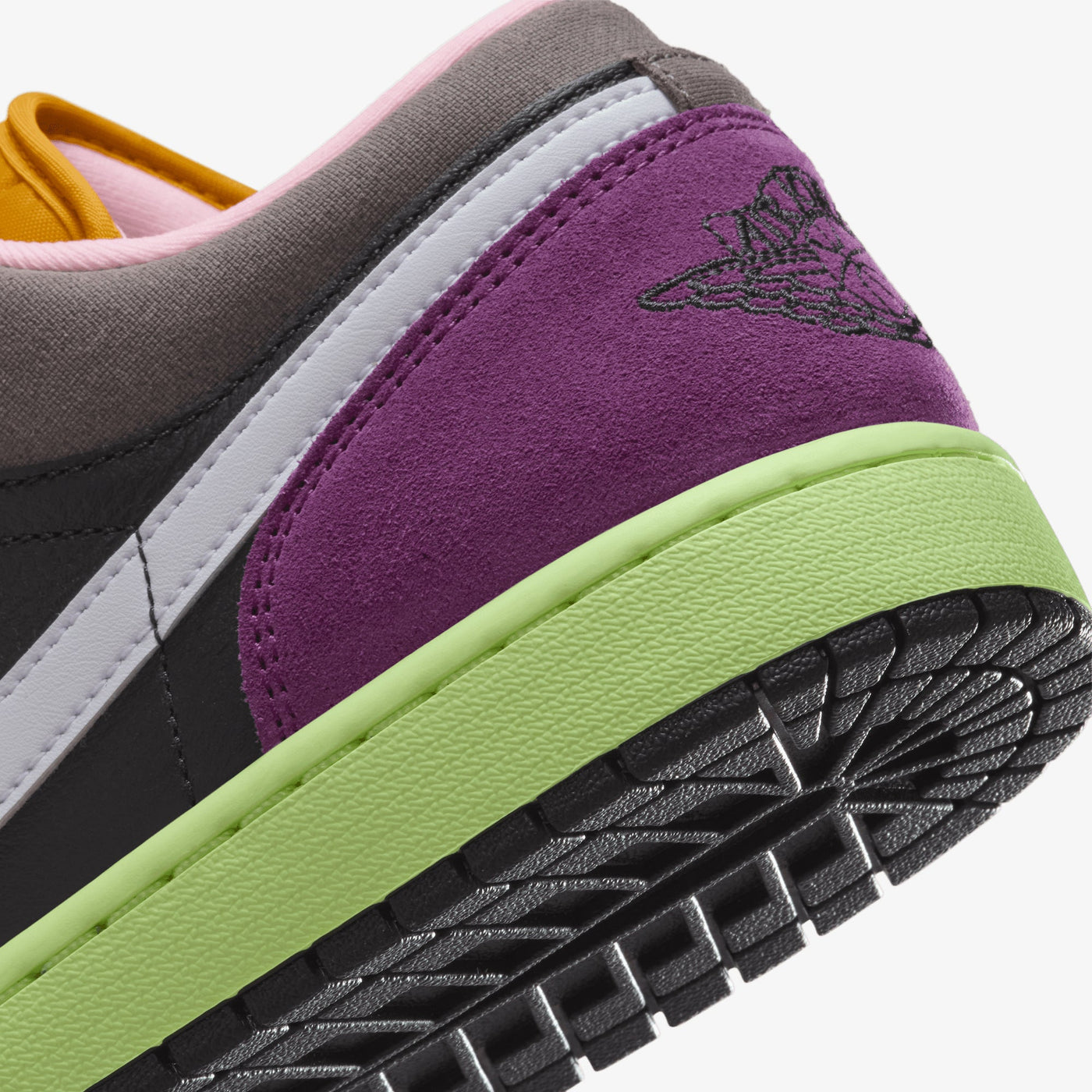JORDAN | AIR JORDAN 1 LOW SE { OIL GREY/WHITE-CAVE STONE-ARCTIC PUNCH