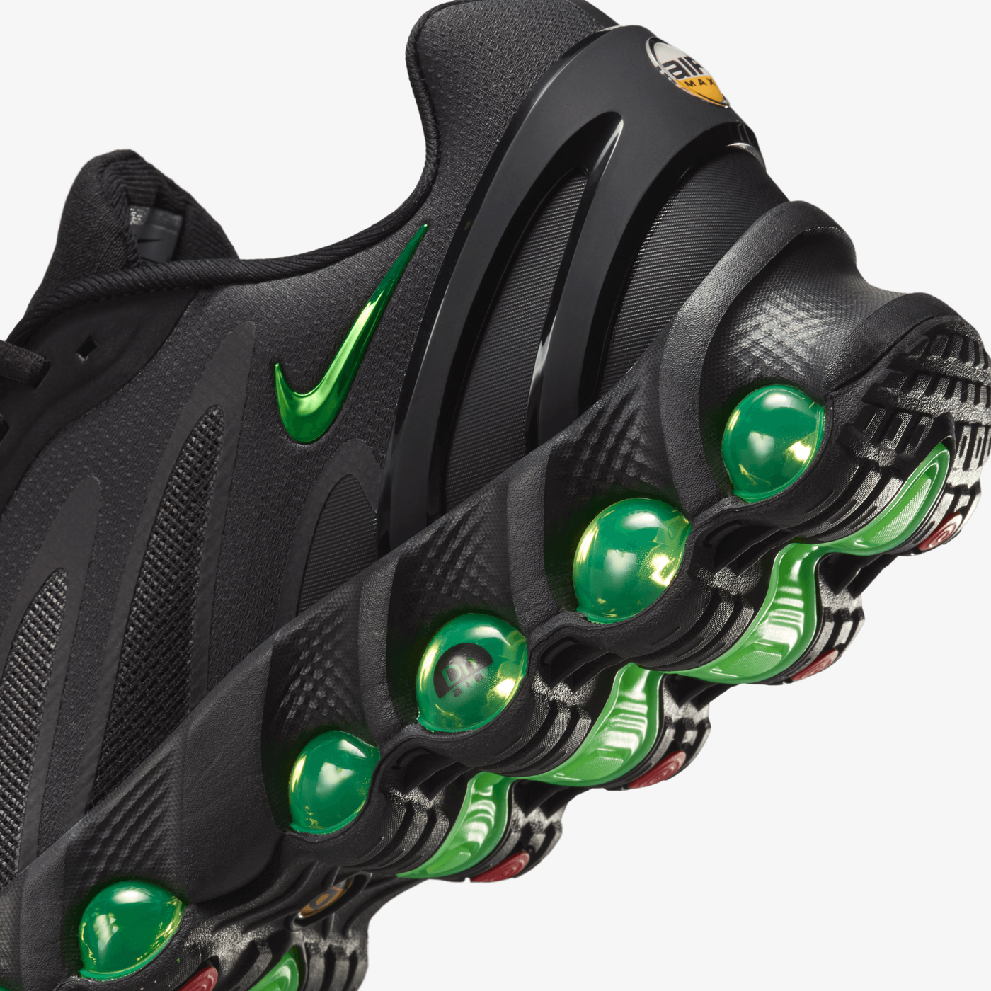 Nike | AIR MAX DN8 { BLACK/GREEN STRIKE-DK SMOKE GREY-BLACK