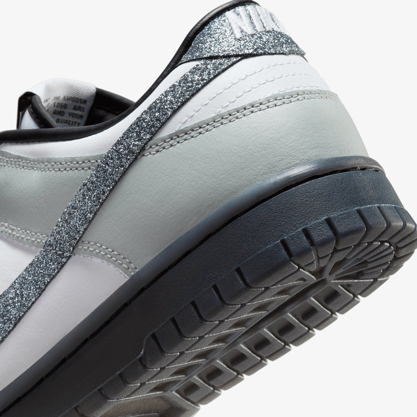 NIKE | DUNK LOW LX { WHITE/MULTI-COLOR-WHITE-LT SMOKE GREY