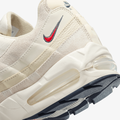 Nike | AIR MAX 95 OG  { PALE IVORY/UNIVERSITY RED-LT KHAKI-SAIL