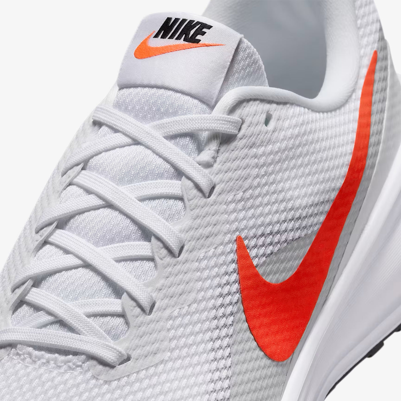 Nike | REVOLUTION 8 { WHITE/BRIGHT CRIMSON-PURE PLATINUM-BLACK